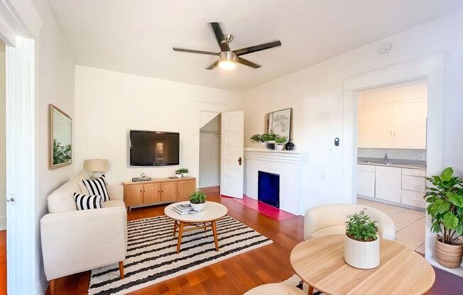 Charming Corner 1 Bed / 1 Bath in the Heart of Barrio Logan!