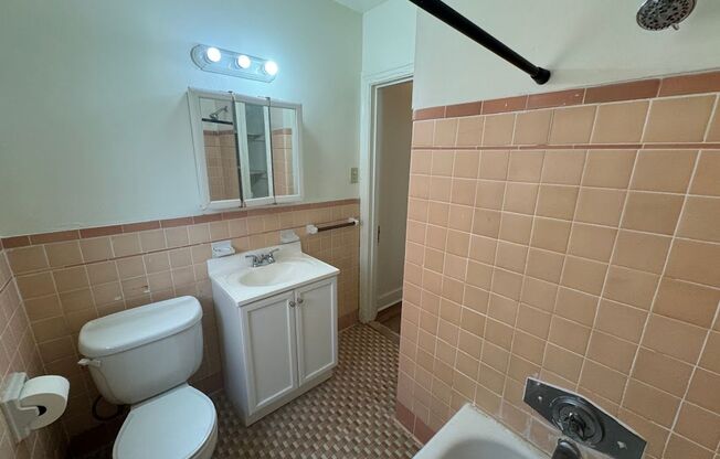 1 bed, 1 bath, 819 sqft, $1,650, Unit 104