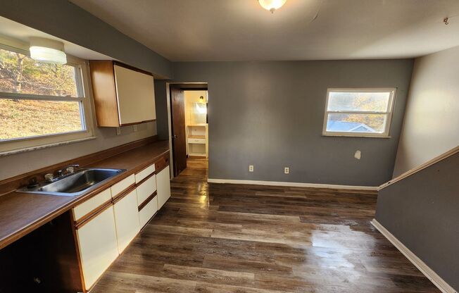 3 beds, 1 bath, $1,295