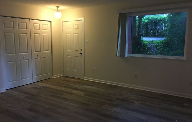 2 beds, 1 bath, 975 sqft, $1,450, Unit A