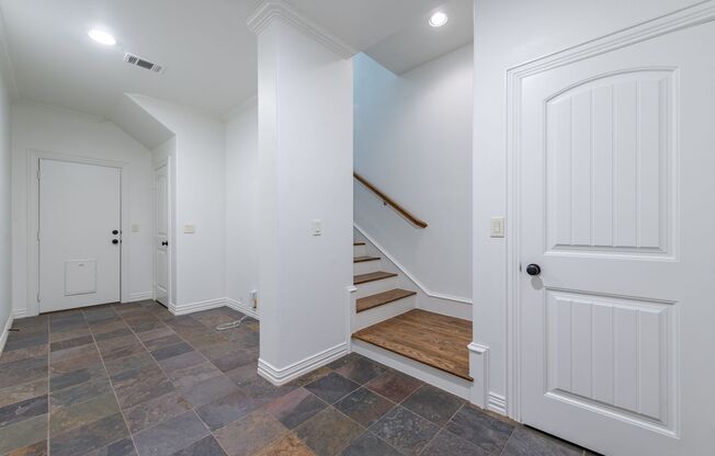 Beautiful Tuscan feel Condo Lower Greenville area