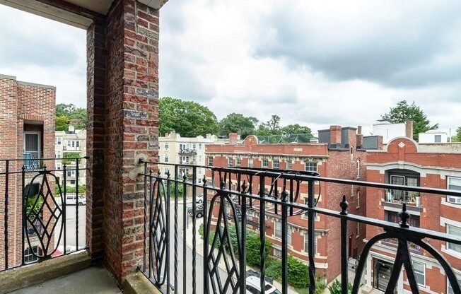 48 STRATHMORE RD