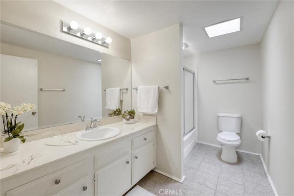 22285 1/2 ERWIN ST