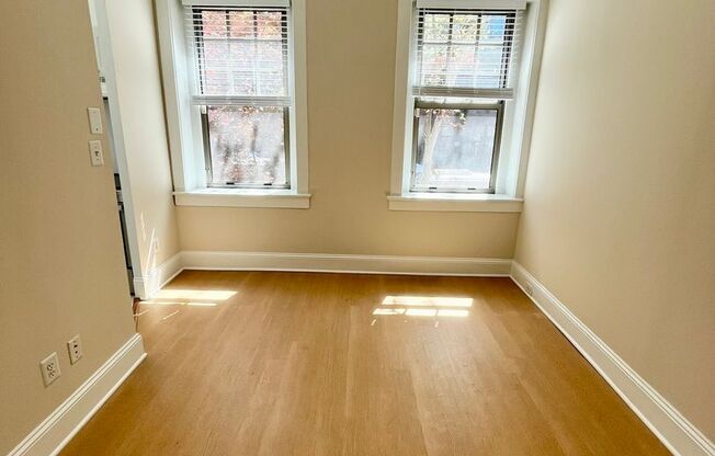 2 beds, 1 bath, $3,000, Unit 105