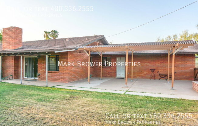 505 E LOMA VIS DR