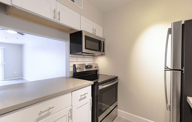 Studio, 1 bath, 420 sqft, $899, Unit E11-TR