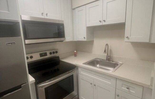 1 bed, 1 bath, 700 sqft, $1,625, Unit 9