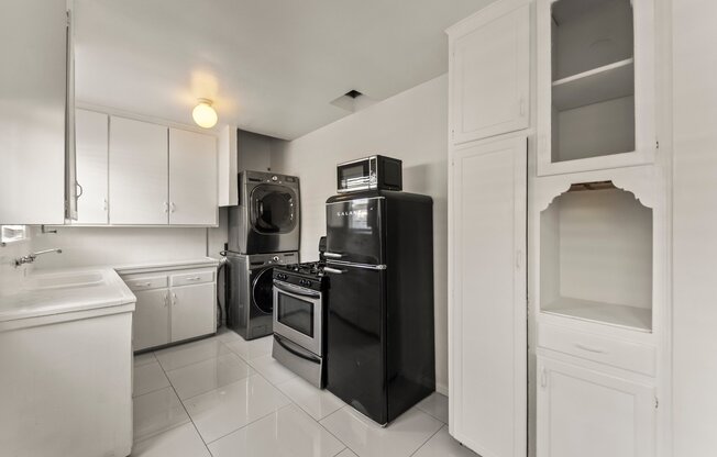 425 1/2 VENICE WAY