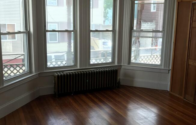 10 Lincoln Ave.