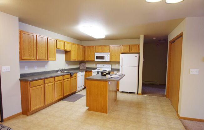 2 beds, 2 baths, 1,014 sqft, $1,415, Unit 1830-211