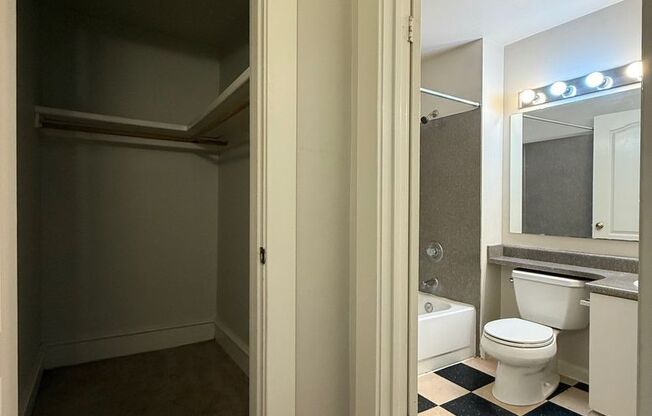 Studio, 1 bath, 405 sqft, $1,150, Unit 304