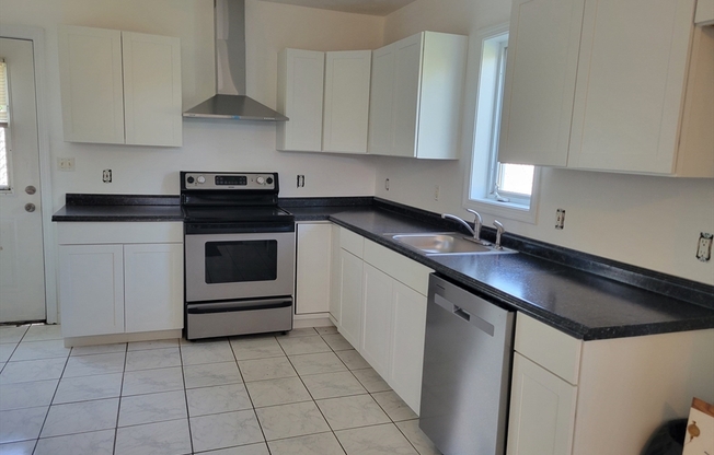 2 beds, 1 bath, 800 sqft, $2,200, Unit 2