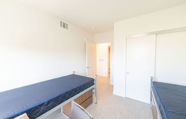 2 beds, 2 baths, 951 sqft, $4,195