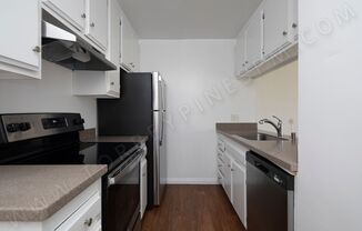 *OPEN HOUSE: 9/20 11:30AM-12:30PM* Spacious 1 Br with Parking in Pacific Beach