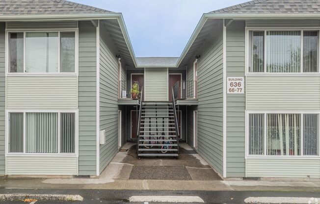 Studio, 1 bath, 355 sqft, $1,040