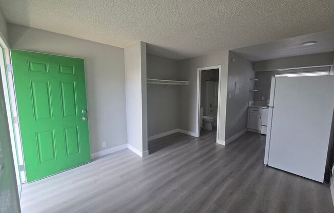 Studio, 1 bath, 330 sqft, $805.5, Unit #26