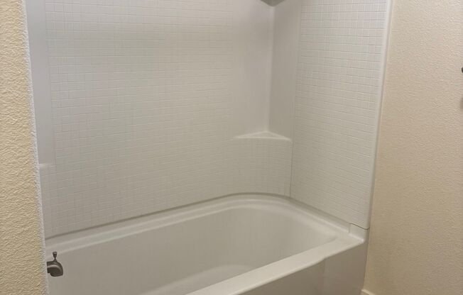 2 beds, 2 baths, 1,033 sqft, $2,238, Unit 1663 - 1305