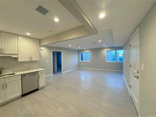 3 beds, 2 baths, 1,295 sqft, $3,100, Unit 3FL