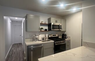 1 bed, 1 bath, 572 sqft, $2,995, Unit Los Caballeros #106