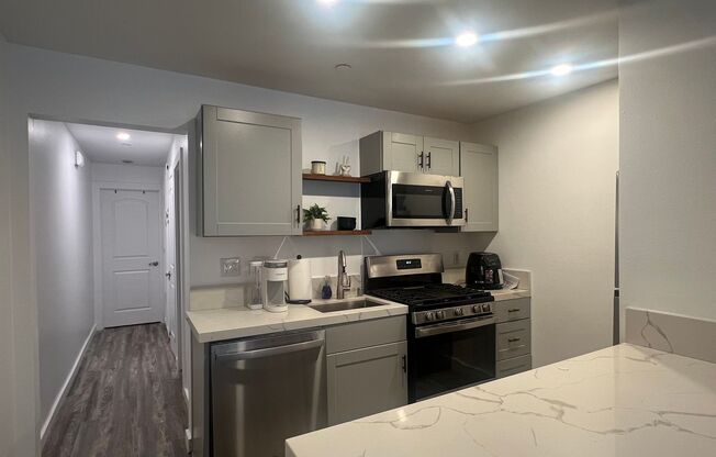 1 bed, 1 bath, 572 sqft, $2,995, Unit Los Caballeros #106