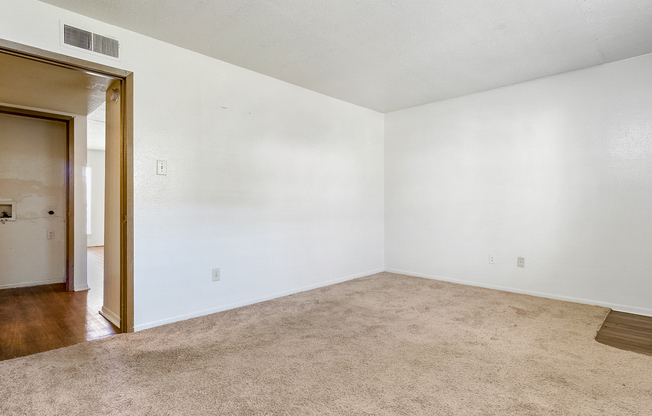 1 bed, 1 bath, 750 sqft, $595, Unit 612