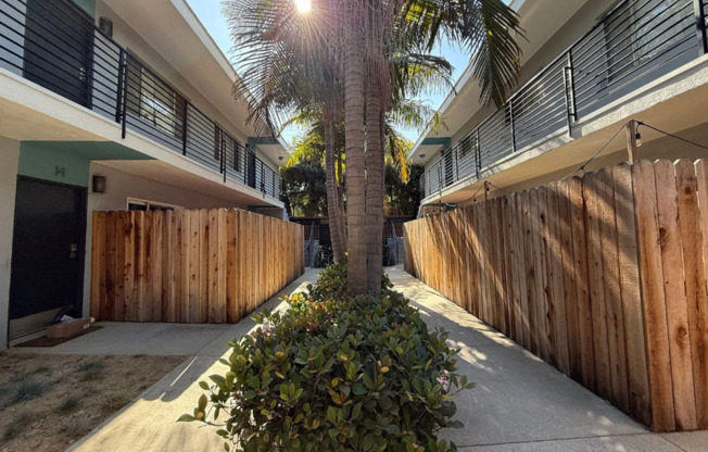 2727 Abbot Kinney Apartments, Venice CA