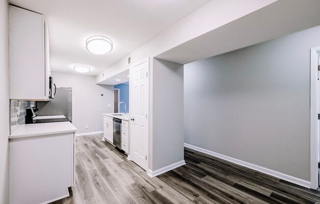 2 beds, 2 baths, 1,000 sqft, $1,450, Unit 2041