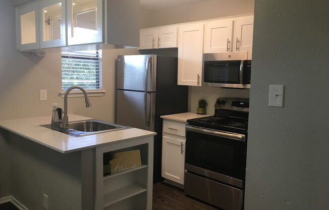 Studio, 1 bath, 380 sqft, $1,095, Unit 201