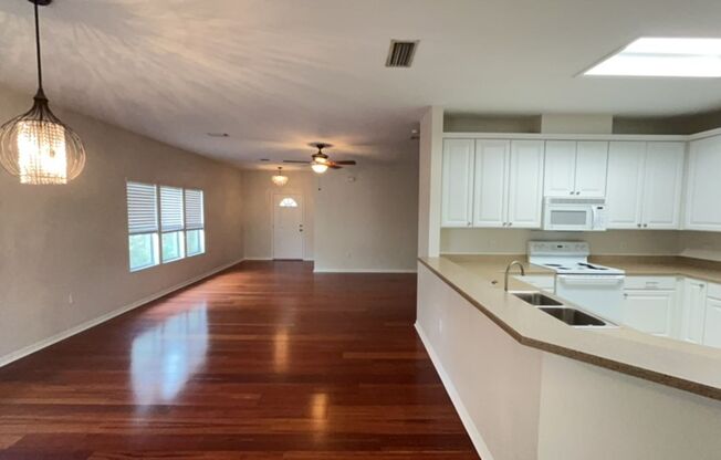 Great Home in Ellis Park. Sub Lease