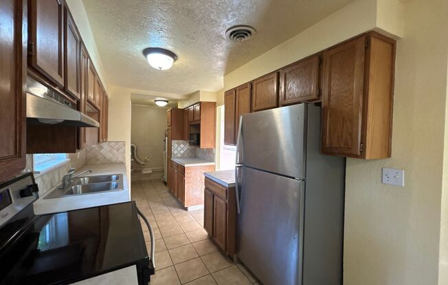 3 beds, 1 bath, $2,100