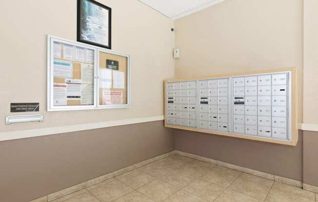 Apartment in Encino Mailboxes