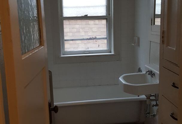 1 bed, 1 bath, $1,025, Unit 32