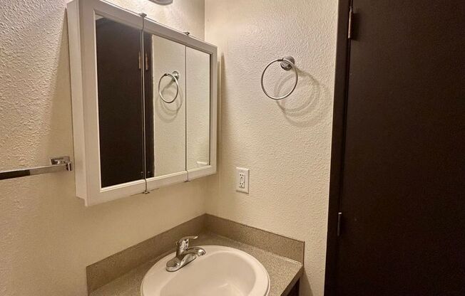 1 bed, 1 bath, 510 sqft, $1,125, Unit 3847 24th Pl NE