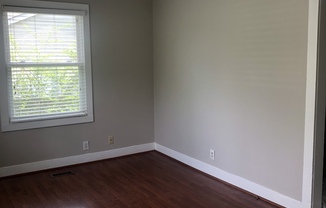 2 beds, 1 bath, $1,295