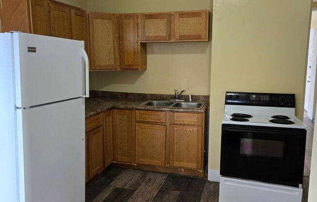 3 beds, 2 baths, 1,000 sqft, $1,595, Unit Unit 1