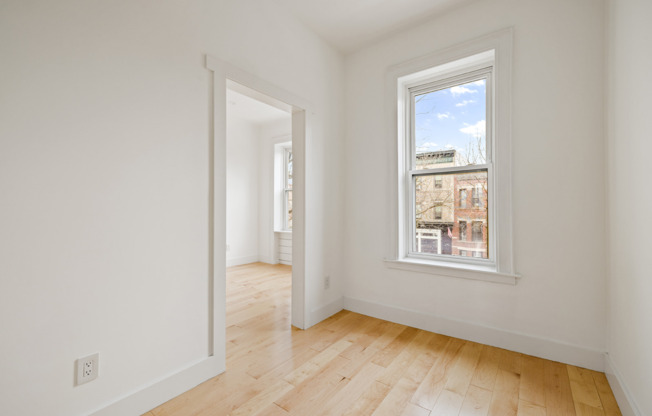 1661 10 AVE