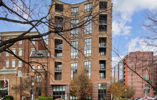 Concierge Building! Available Now! 1 Bed + Den in Quincy Park!