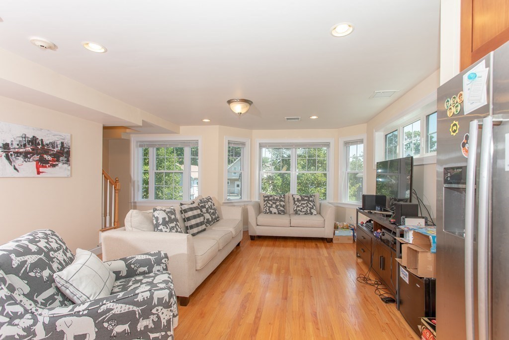383 HYDE PARK AVE