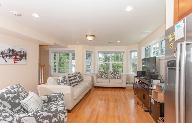 383 HYDE PARK AVE