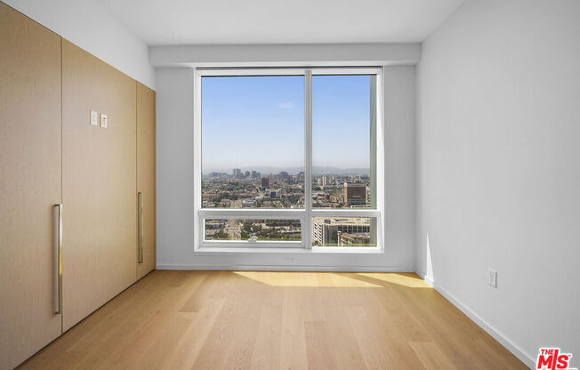 2 beds, 2 baths, 1,305 sqft, $4,800, Unit 2811