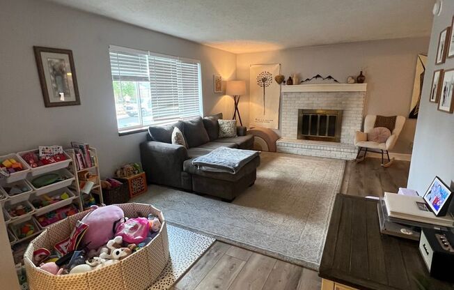 Stylish 3Bd 2Ba Sheridan Green Gem Near Parks, Trails, Shopping & Dining W/ 1-Car Attached Grage