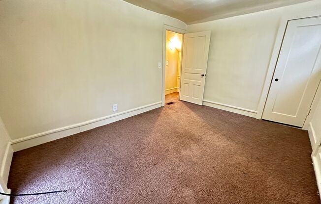 2 beds, 1 bath, $995