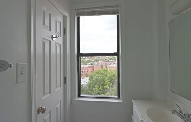 Studio, 1 bath, 323 sqft, $1,900, Unit H512
