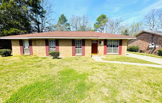 ** 4 Bed 2 Bath located in South Lawn ** Call 334-366-9198 to schedule a self-tour