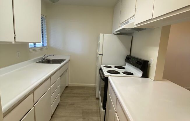 2 beds, 1 bath, 800 sqft, $2,150, Unit B