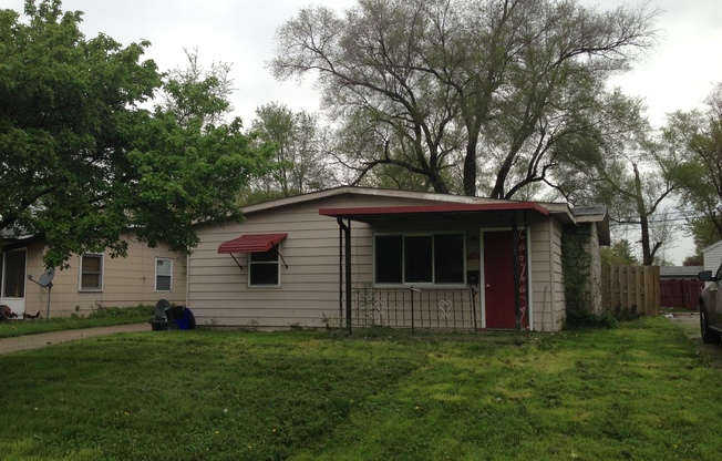 3 beds, 1 bath, $1,250