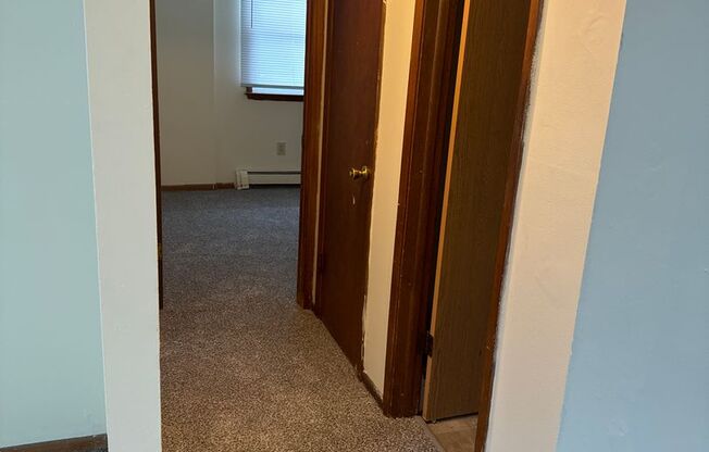 2 beds, 1 bath, 564 sqft, $825, Unit 0005