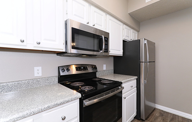 2 beds, 2 baths, 948 sqft, $1,525