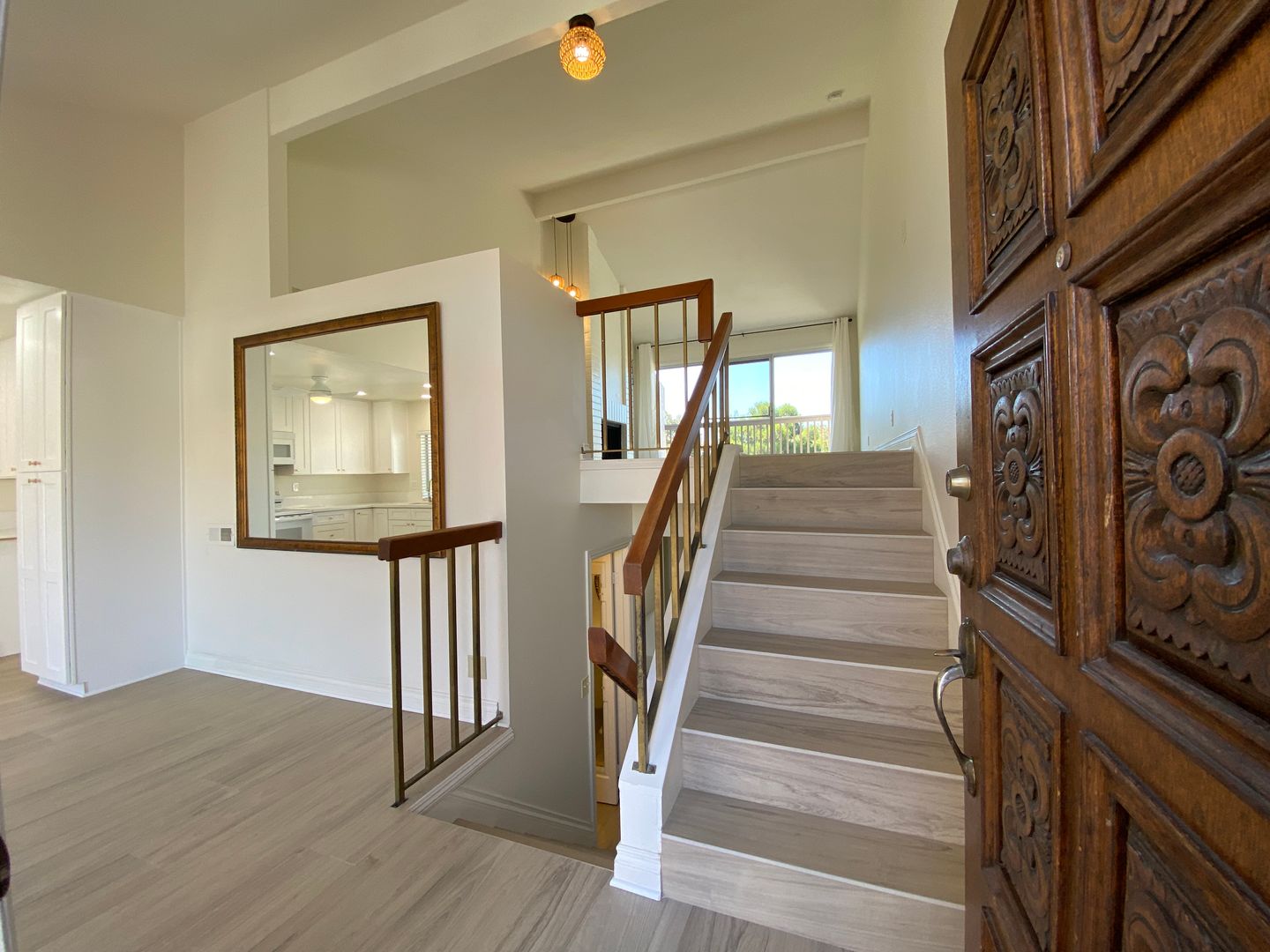3 BR Condo in Carlsbad! Close to Walking Trails, Shopping, and Dining!!