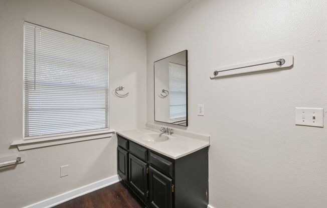 2 beds, 1 bath, $1,700